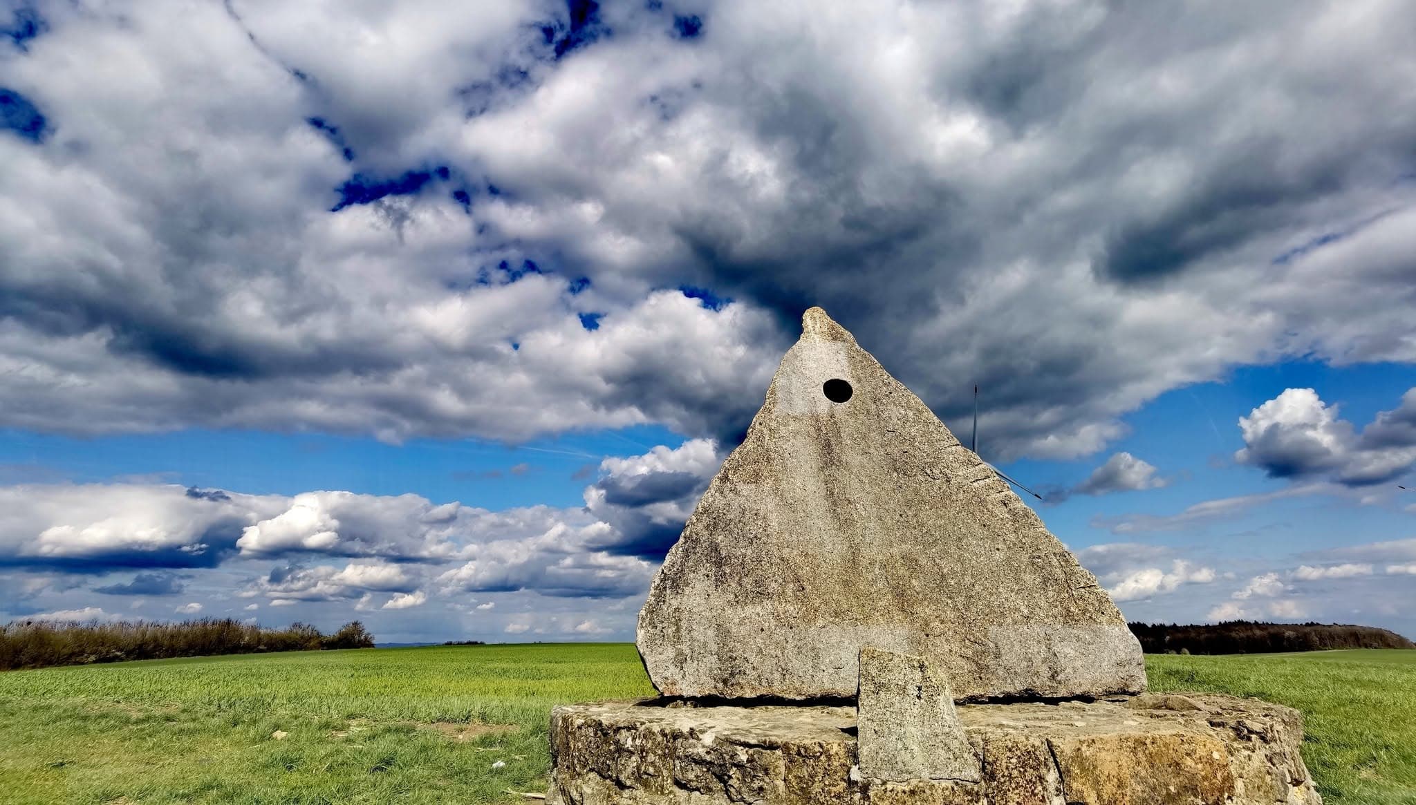 Menhirs de l'Europe - Steine an der Grenze - image